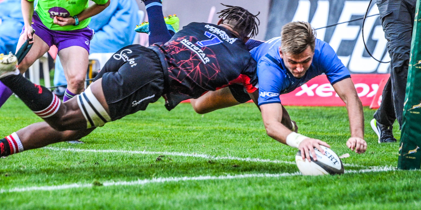 David Kriel goes over for his second try for the Vodacom Bulls.