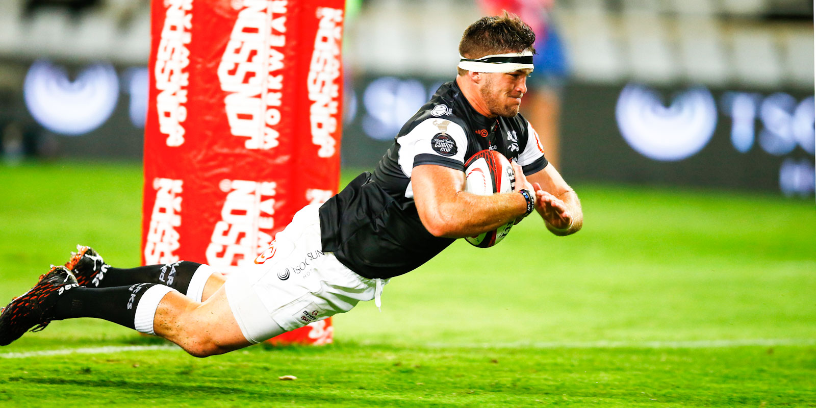 Cell C Sharks hooker Kerron van Vuuren goes over for a try.