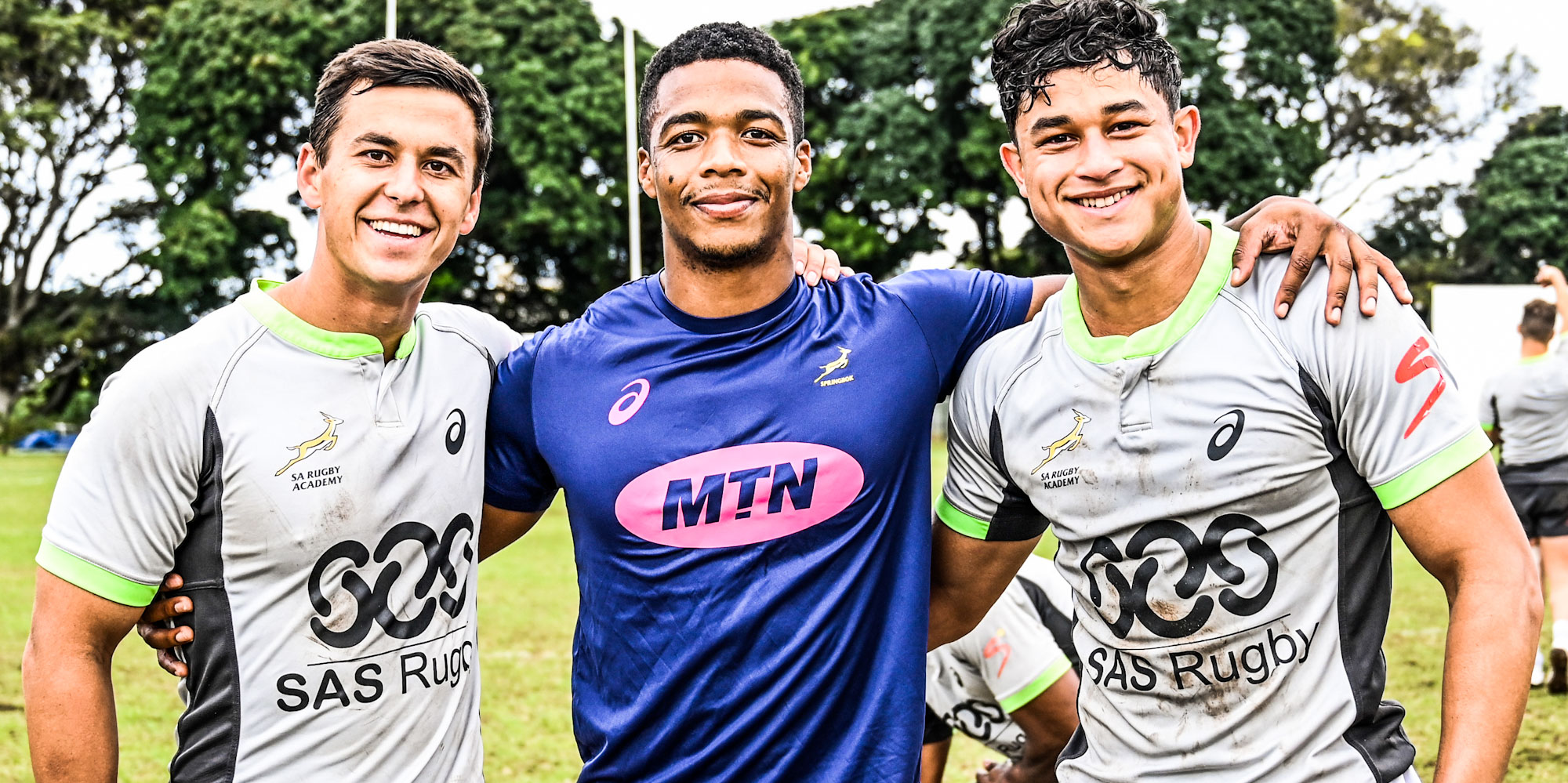 Neil le Roux (left) and Imad Khan (right) with Springbok scrumhalf Grant Williams.