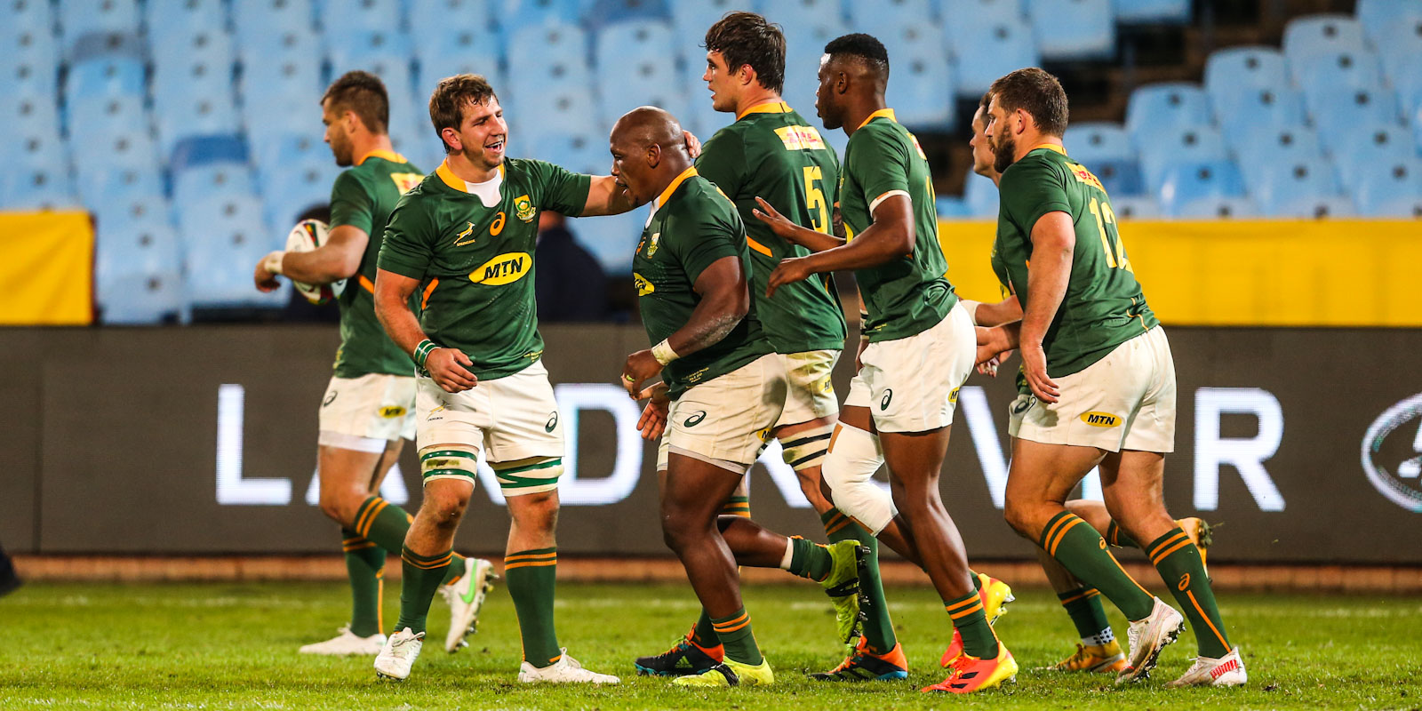 Kwagga Smith congratulates Bongi Mbonambi with his try.