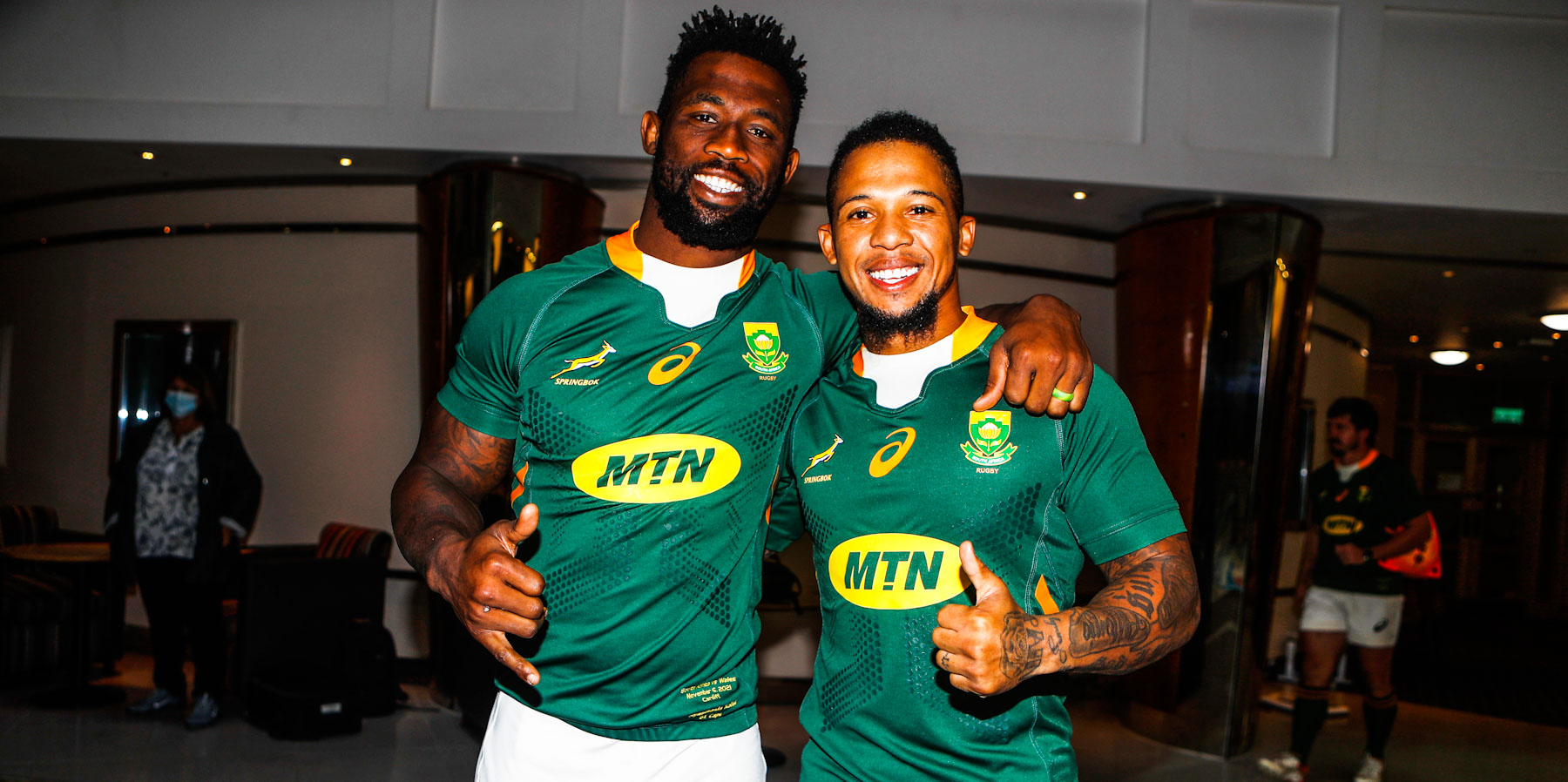 Siya Kolisi with Elton Jantjies last week in Cardiff.