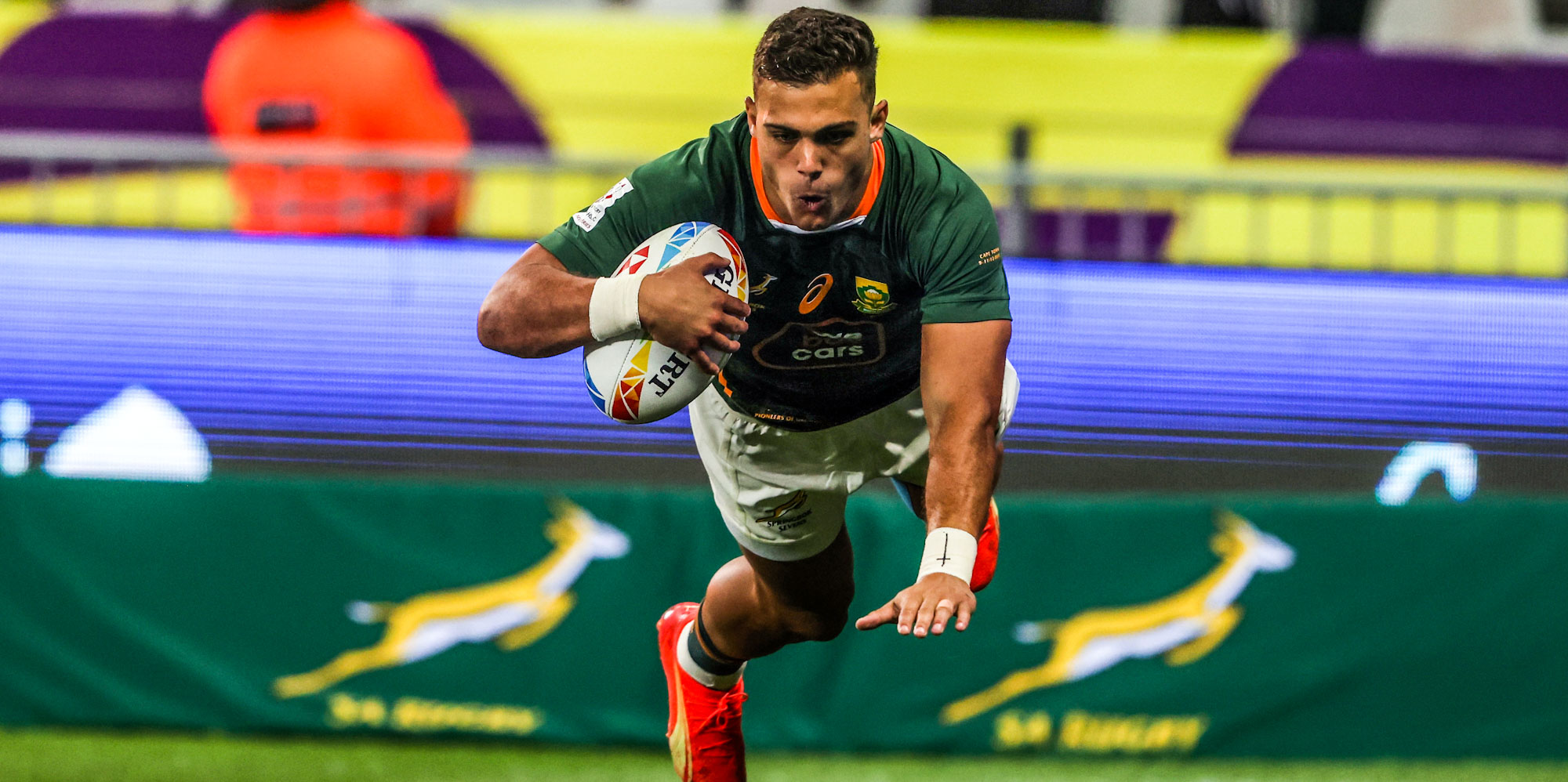 Muller du Plessis goes over for the Blitzboks' first try of the match.