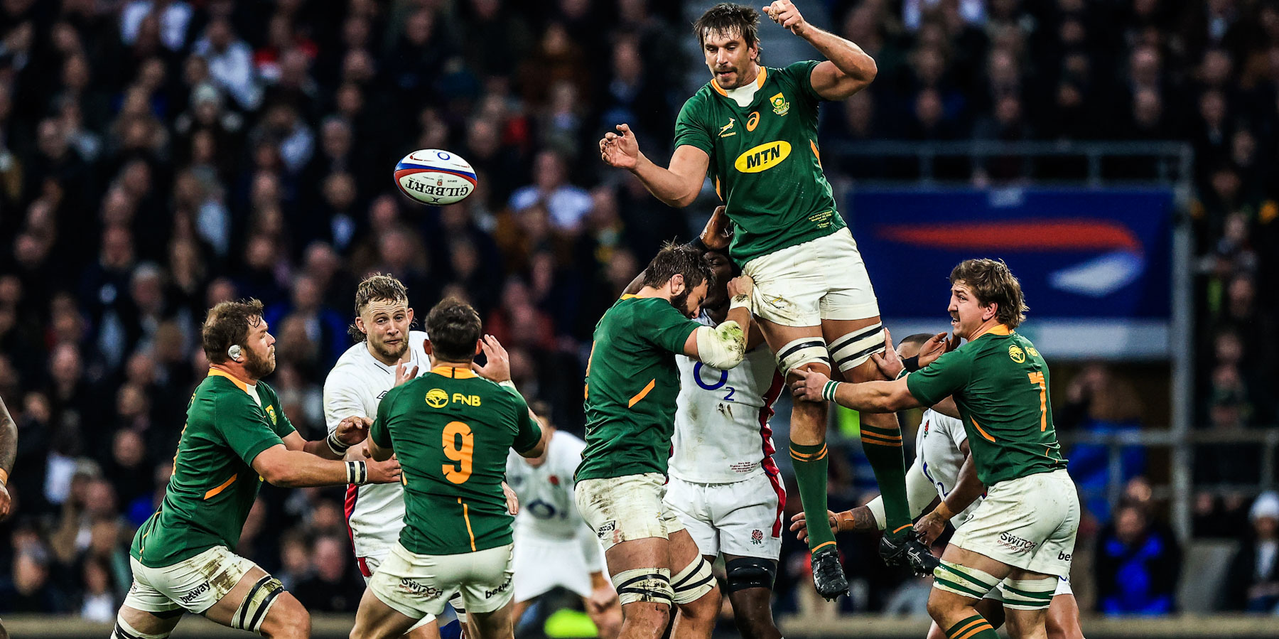 Eben Etzebeth wins a lineout for the Boks.