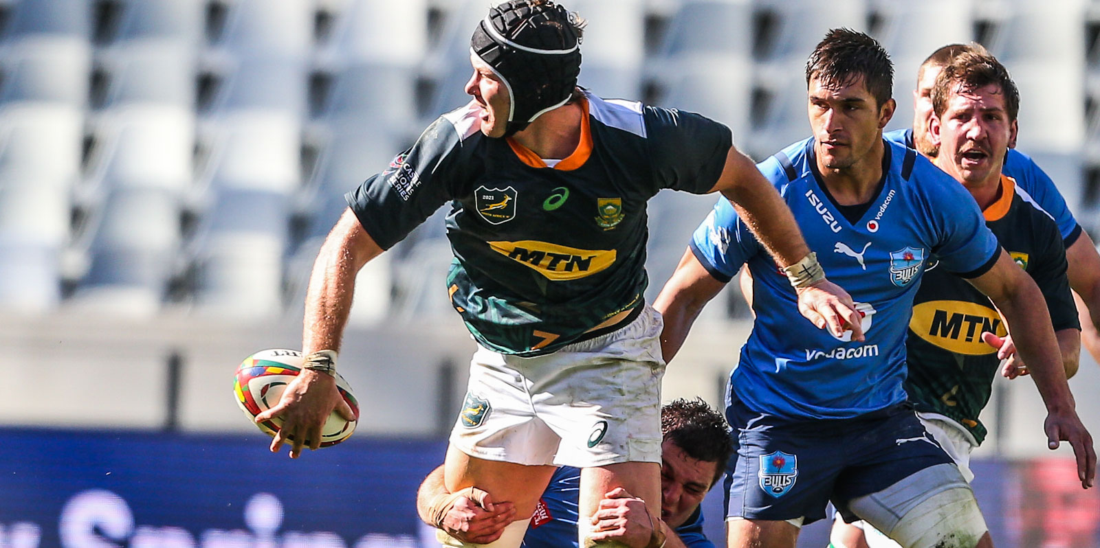 Nicolaas Janse van Rensburg looks for the offload.