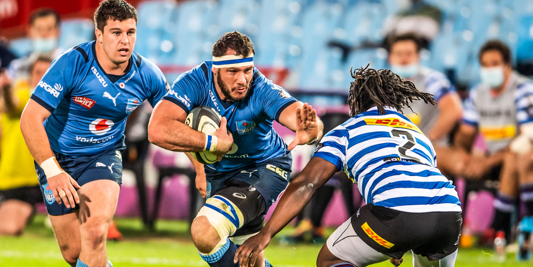 Marcell Coetzee on the charge for the Vodacom Bulls.