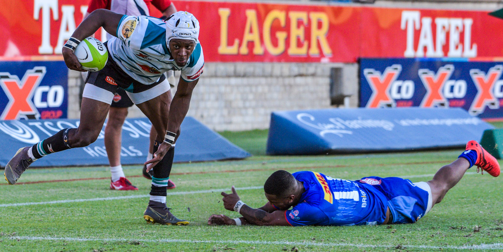 Daniel Kasende goes over for his try