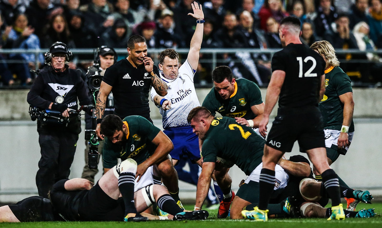 Nigel Owens awards a try to the Springboks during their 36-34 win over New Zealand in Wellington in 2018.