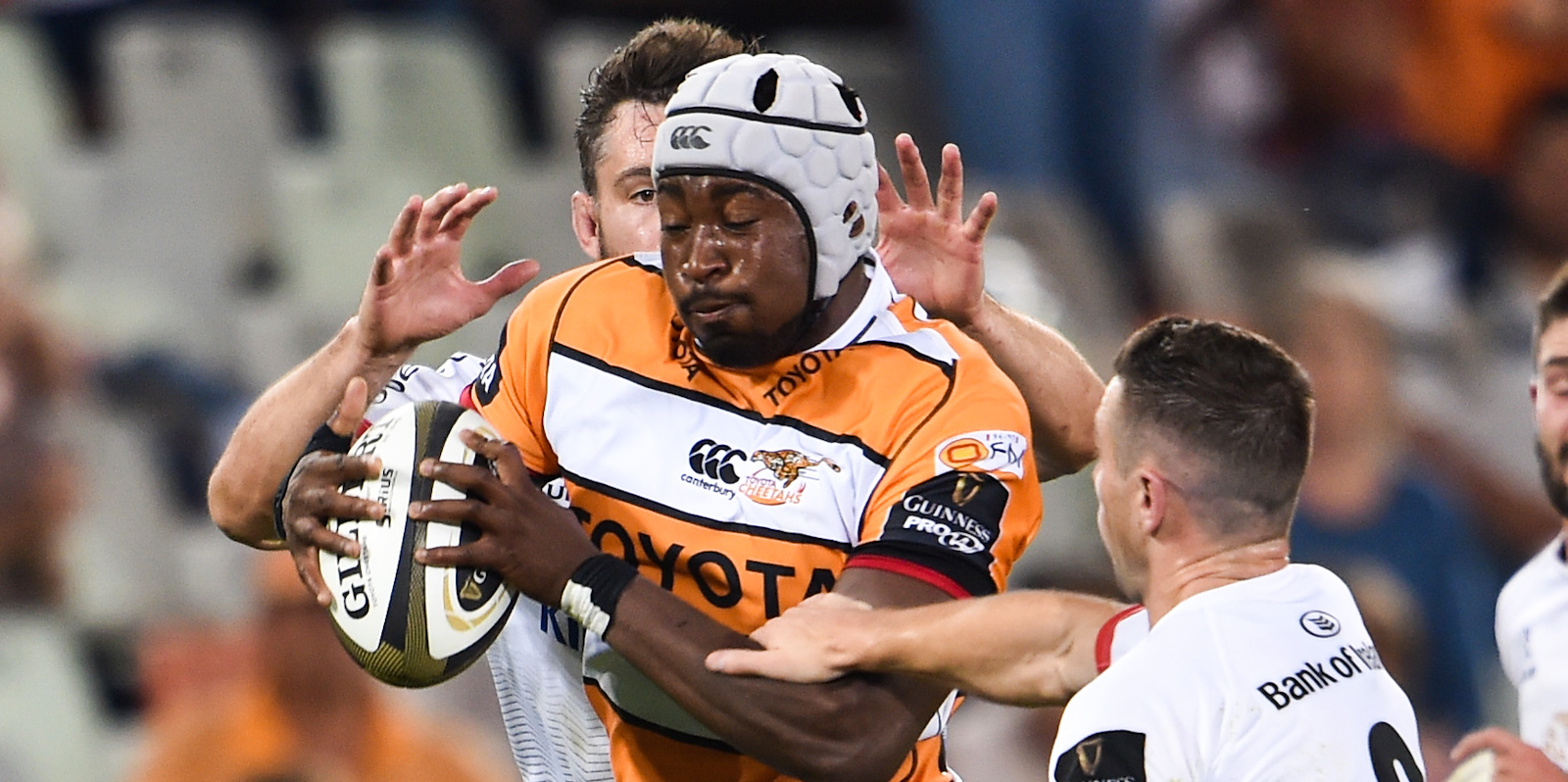 Sintu Manjezi in action for the Toyota Cheetahs