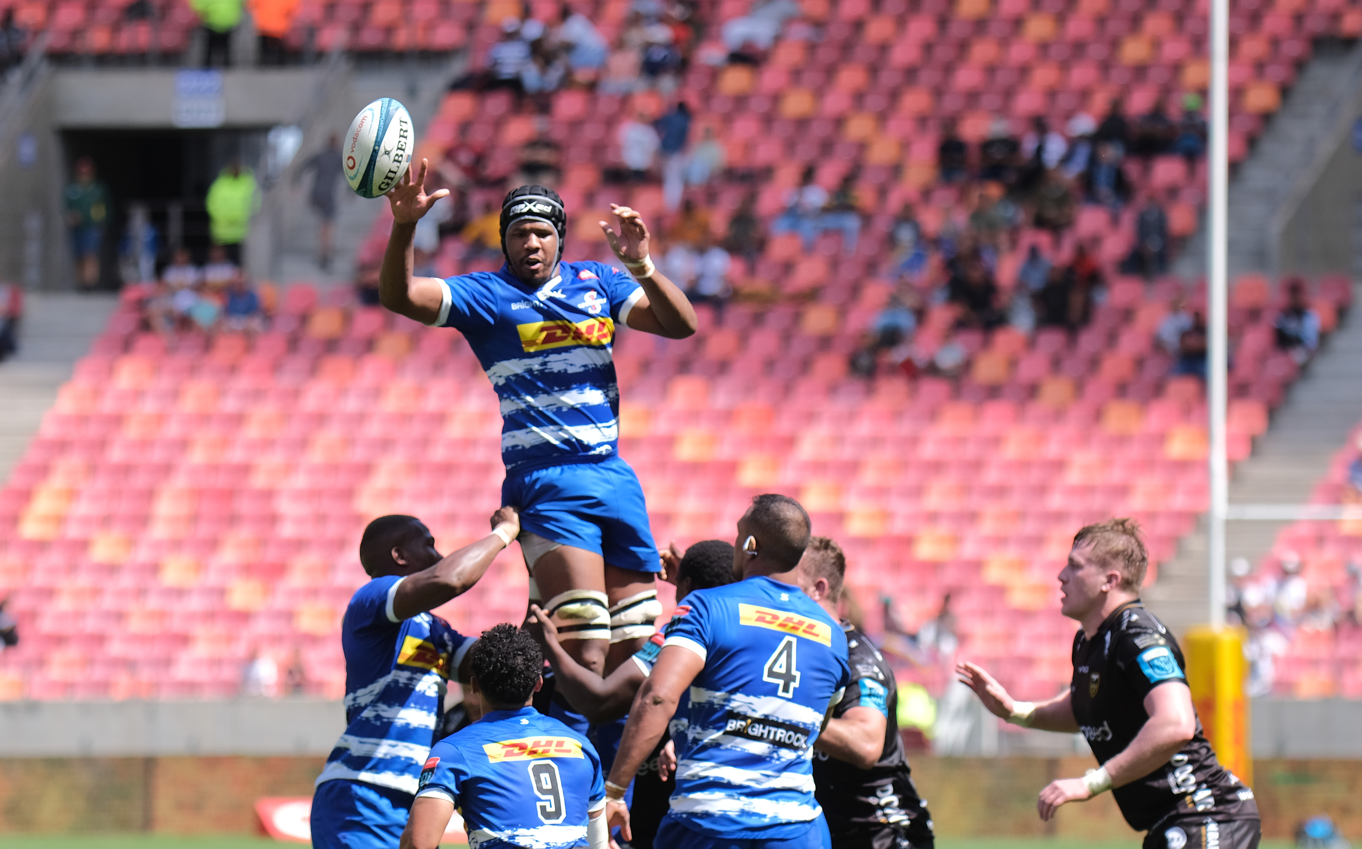 Marvin Orie standing tall in a lineout for the DHL Stormers