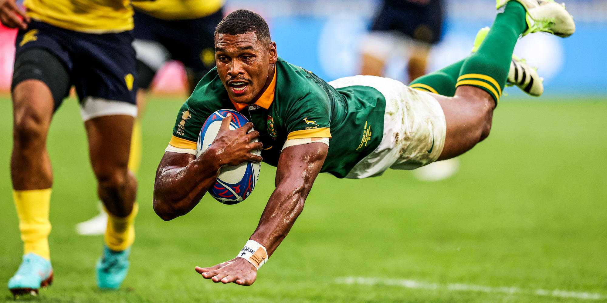 Damian Willemse goes over for a try against Romania.