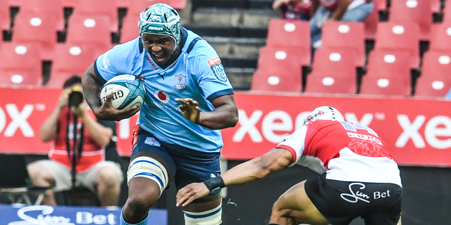 Mihlali Mosi on the rampage for the Vodacom Bulls.