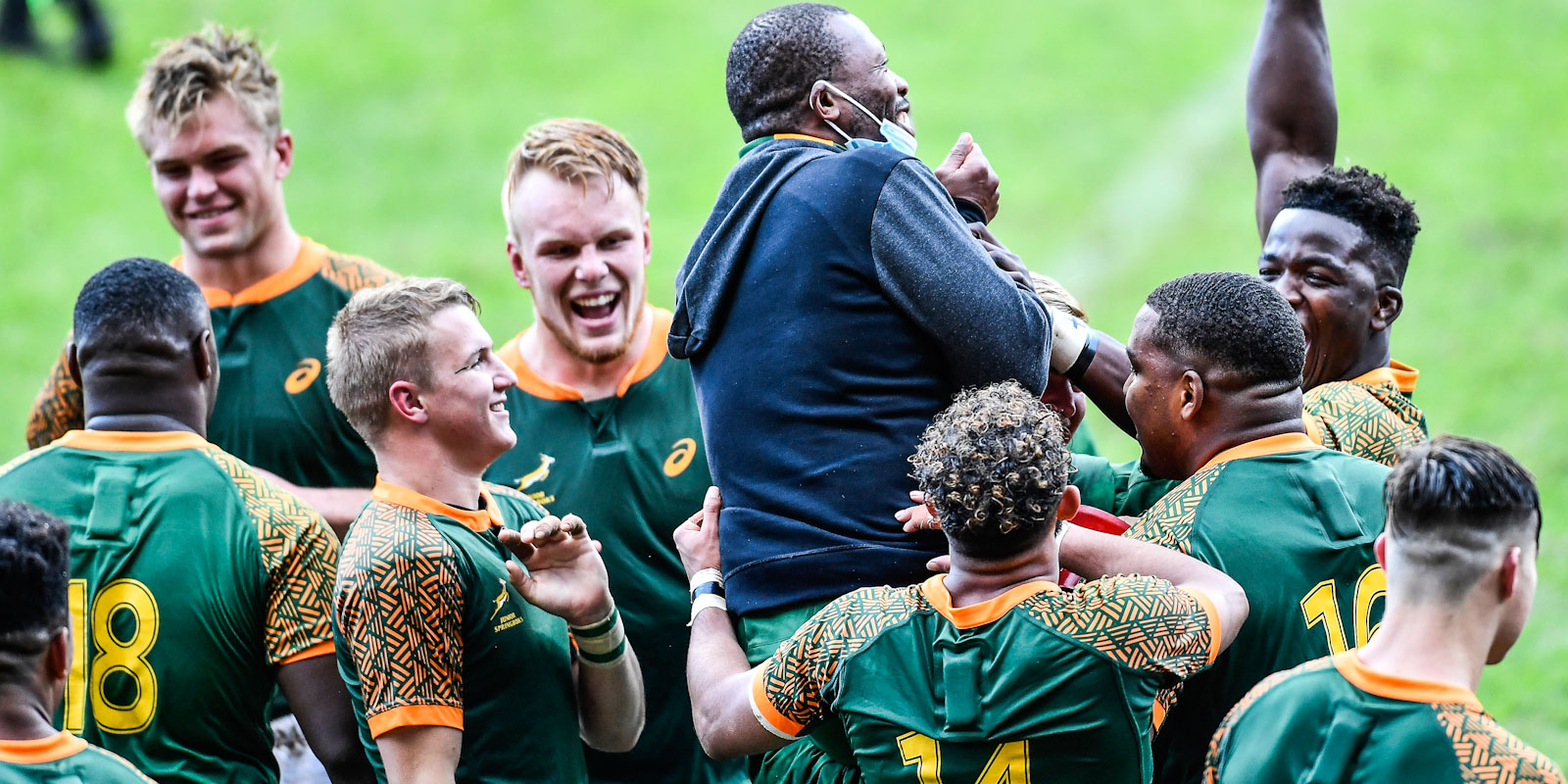 The Junior Boks and their coach, Bafana Nhleko, celebrate winning the U20 International Series last year.