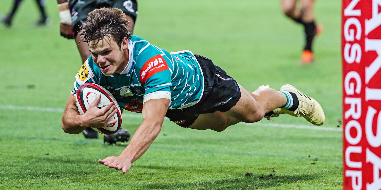 Eduan Keyter scored both Tafel Lager Griquas' tries in Nelspruit. Images by Johan Orton.