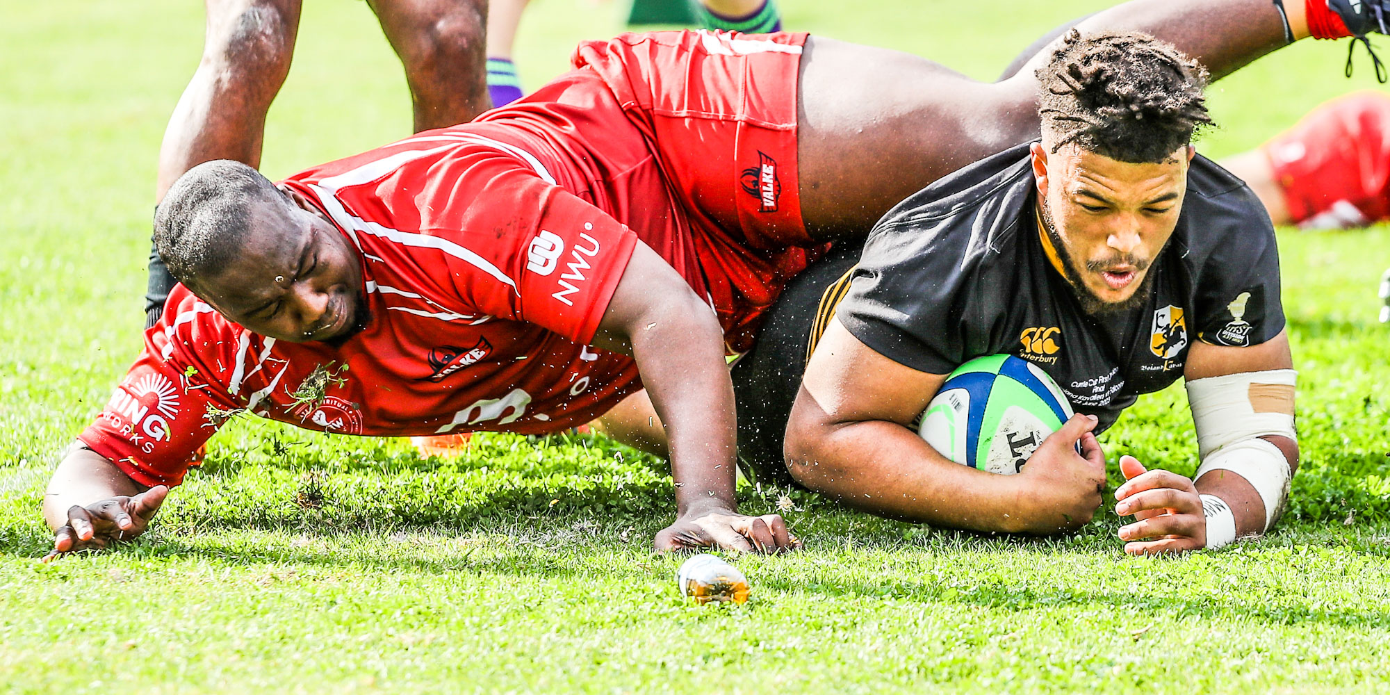 Keenan Opperman goes over for one of the Kavaliers' five tries.