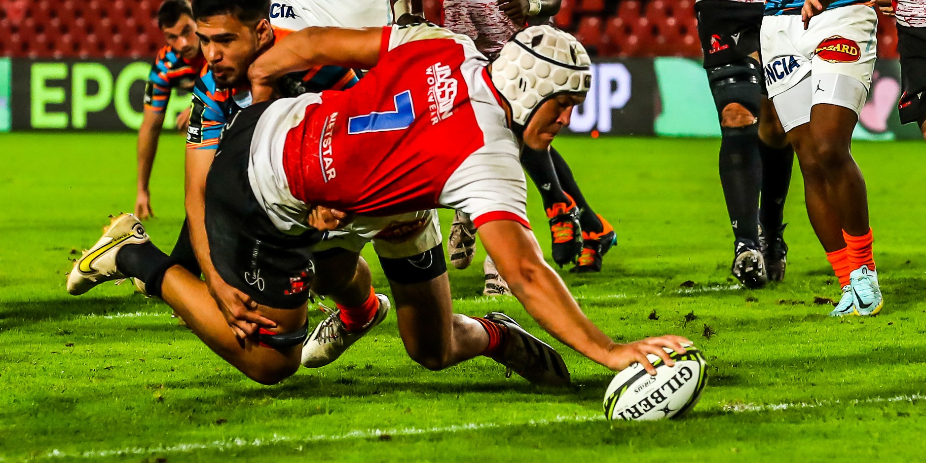 Ruan Venter scores a try for the Emirates Lions against Racing 92.