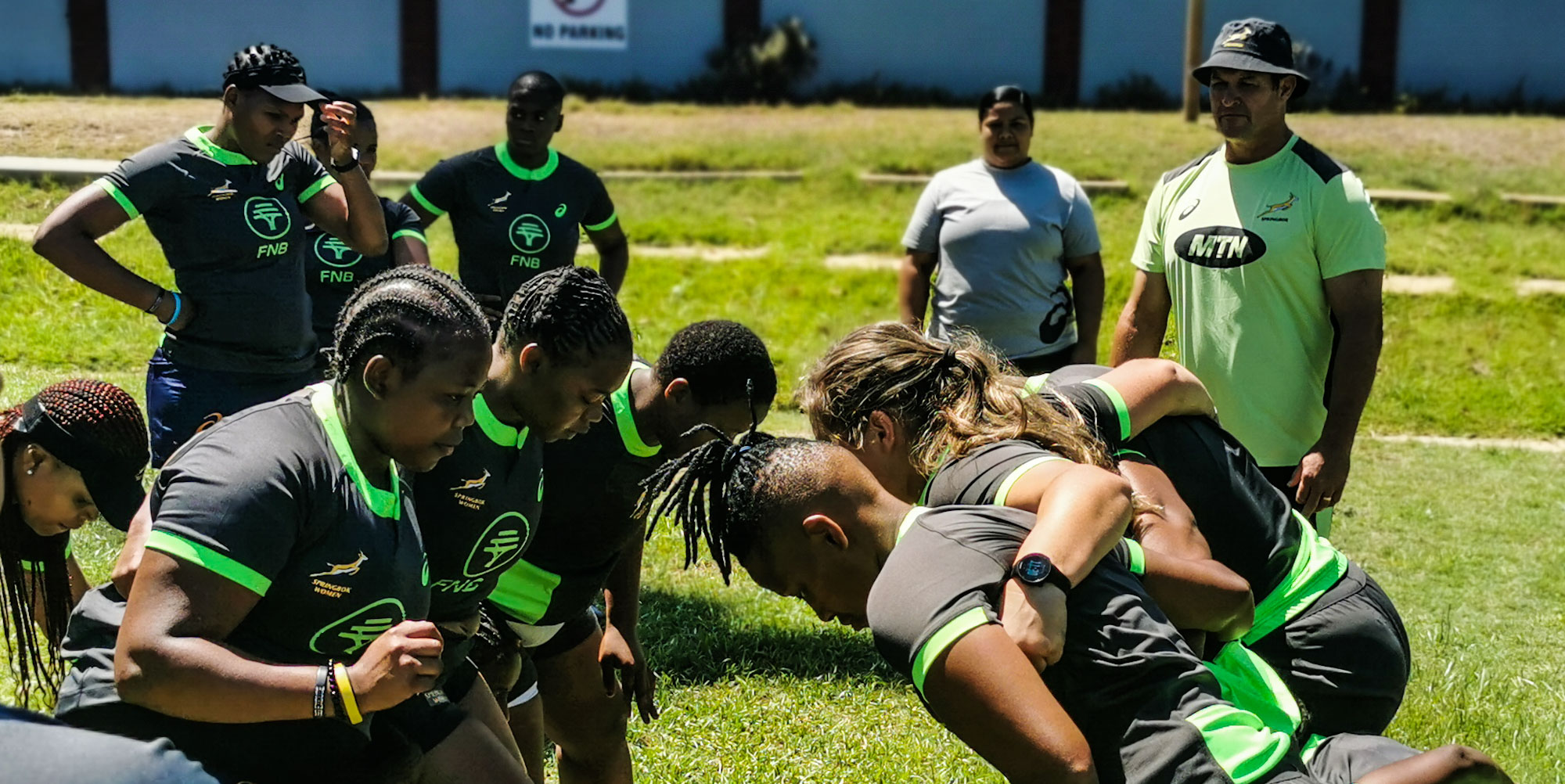 Daan Human takes the Springbok Women's forwards through some scrum drills.