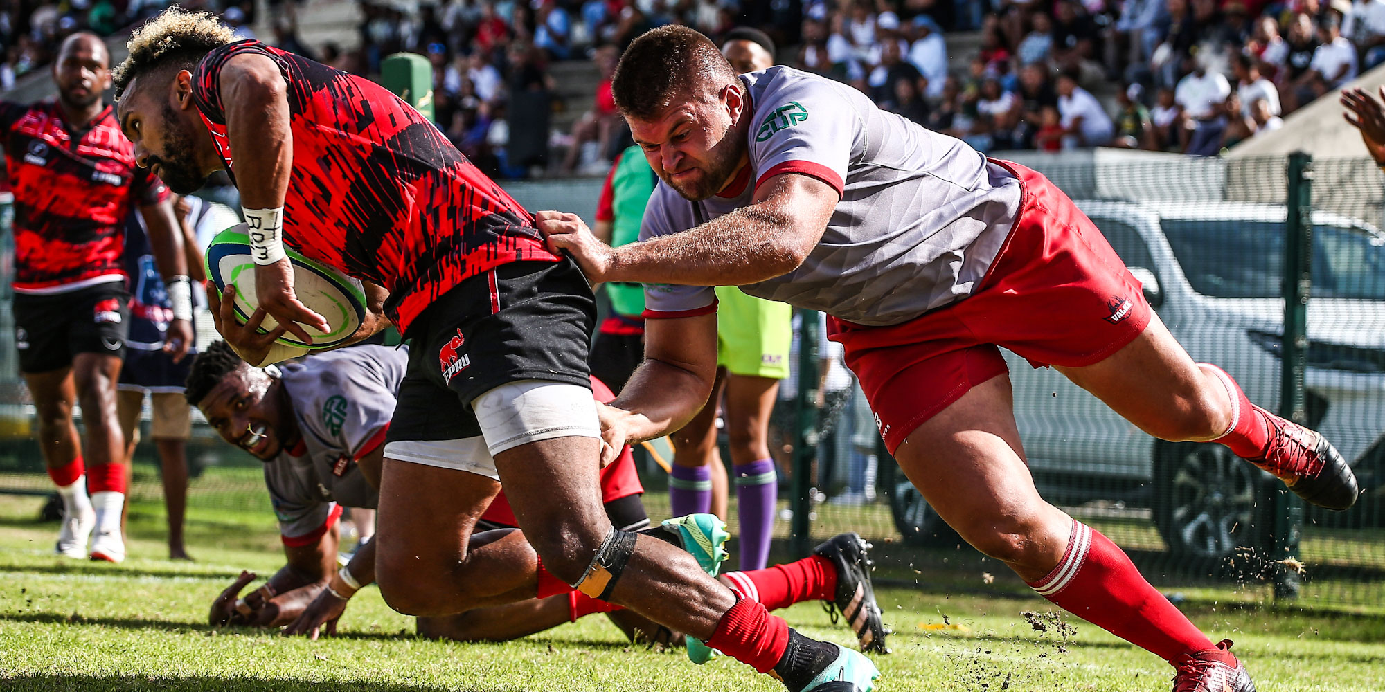 Davian Swanepoel goes over for a try for Eastern Province.